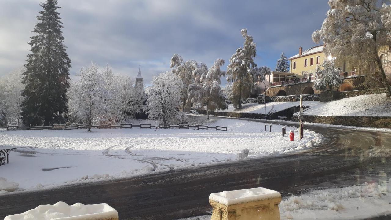 Hotel Gites Des Touristes Vollore-Montagne Buitenkant foto